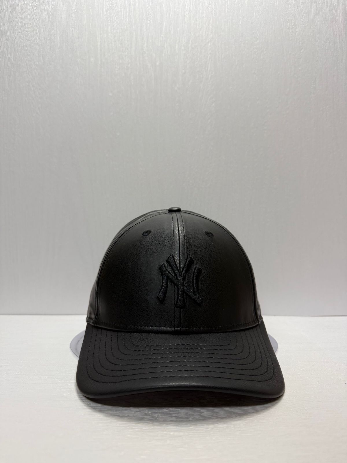 Newera ニューヨークヤンキース レザー 9 forty M-CROWN スナップバックキャップ ブラック