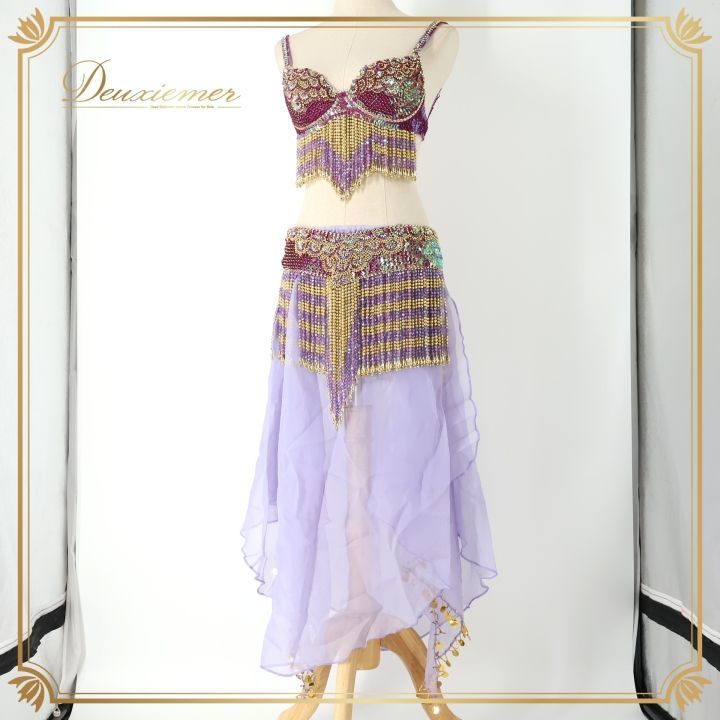 ベリーダンス オリエンタル衣装 上下セット パープル系 トップス スカート ベルト 紫 フリンジ スパンコール ビーズ 花 キラキラ 豪華 装飾 煌びやか ダンス衣装 華やか 透け感 ステージ かわいい セット 金 ゴールド系