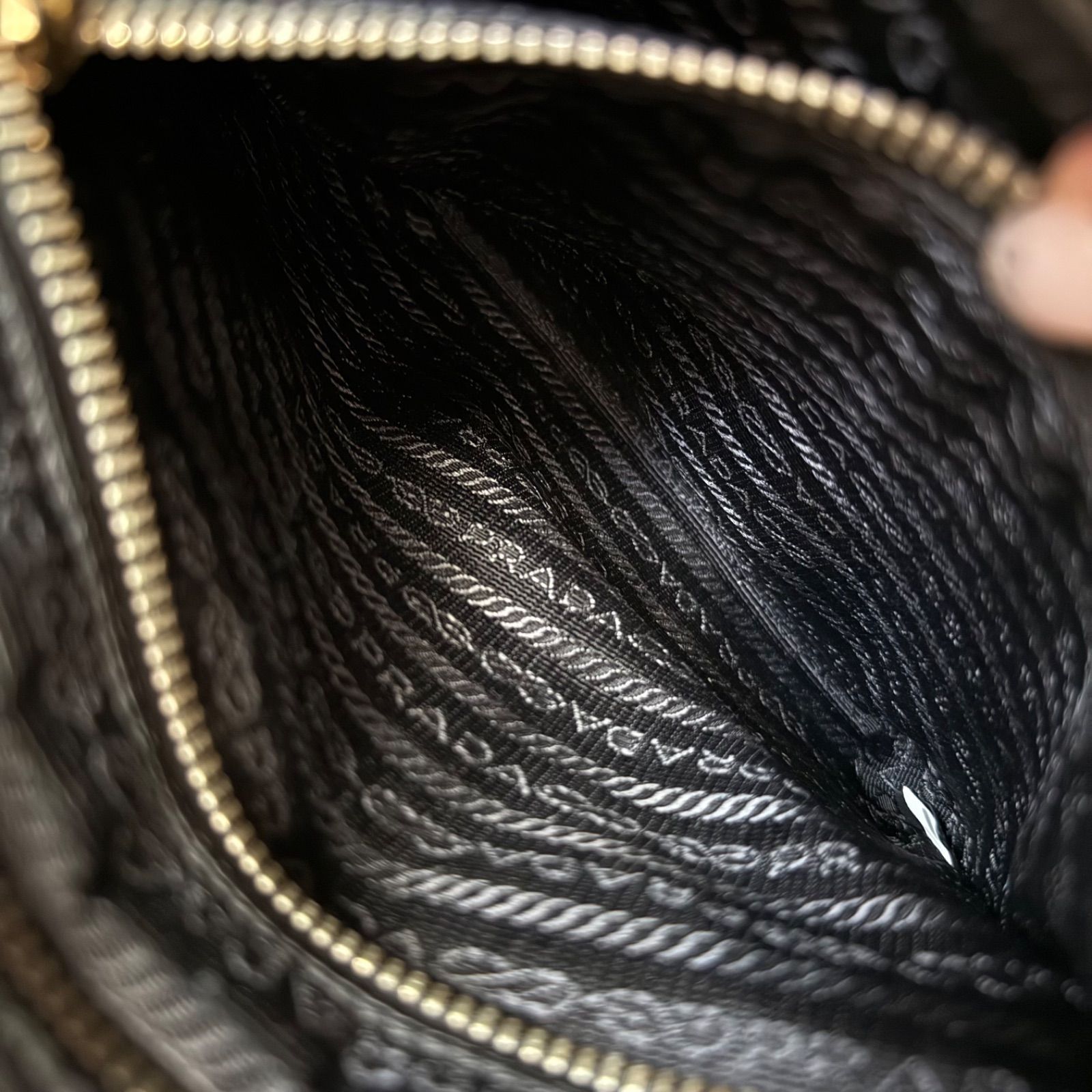 PRADA プラダ 三角ロゴプレート ショルダーバッグ ナイロン レザー