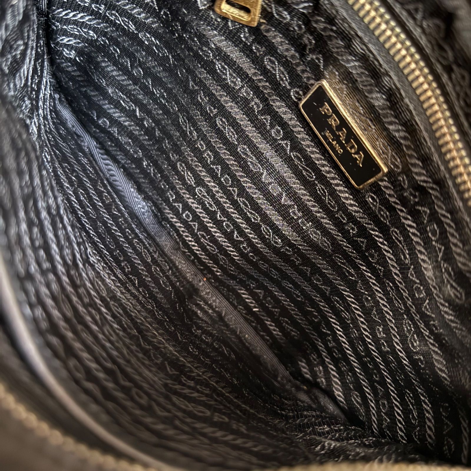 PRADA プラダ 三角ロゴプレート ショルダーバッグ ナイロン レザー