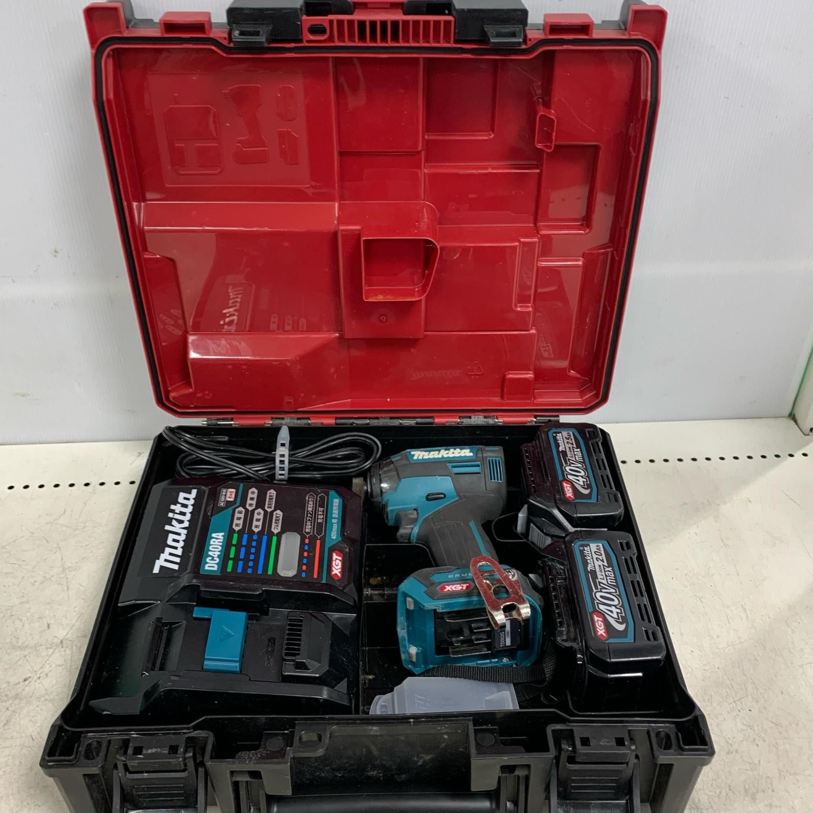 ♭♭MAKITA マキタ 充電式インパクトドライバ 充電器 充電池 充電回数6回 7回 ケース付 ブルー