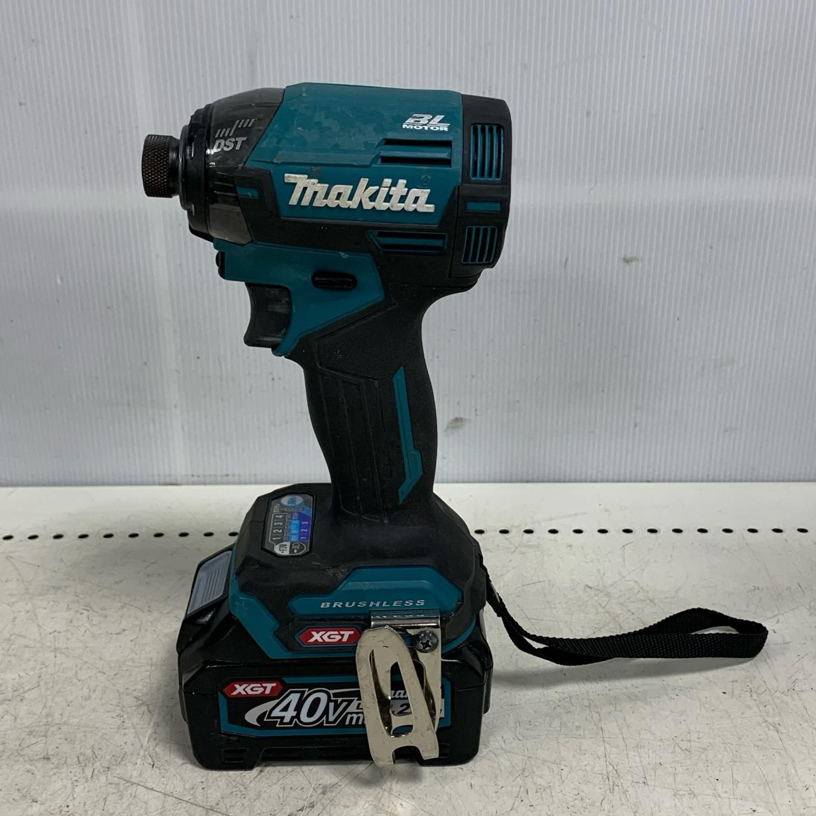 ♭♭MAKITA マキタ 充電式インパクトドライバ 充電器 充電池 充電回数6回 7回 ケース付 ブルー