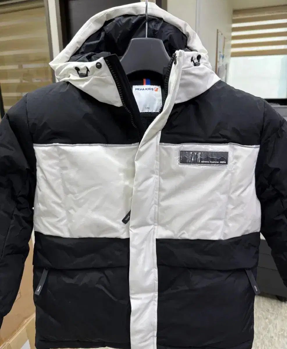 NEPA キッズ ダウン 130 ブラック ホワイト