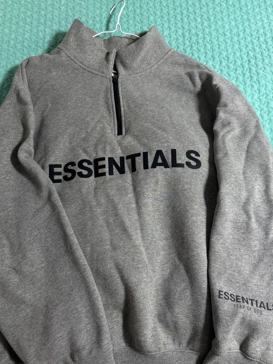 フィアオブゴッド FEAR OF GOD エッセンシャルズ ハーフジップアップ M