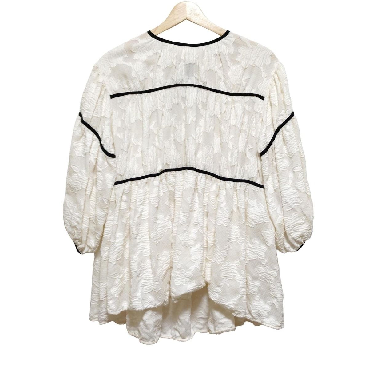 SEVEN TEN by MIHO KAWAHITO セブンテン バイミホカワヒト チュニック サイズS レディース - 白×黒 Vネック 長袖