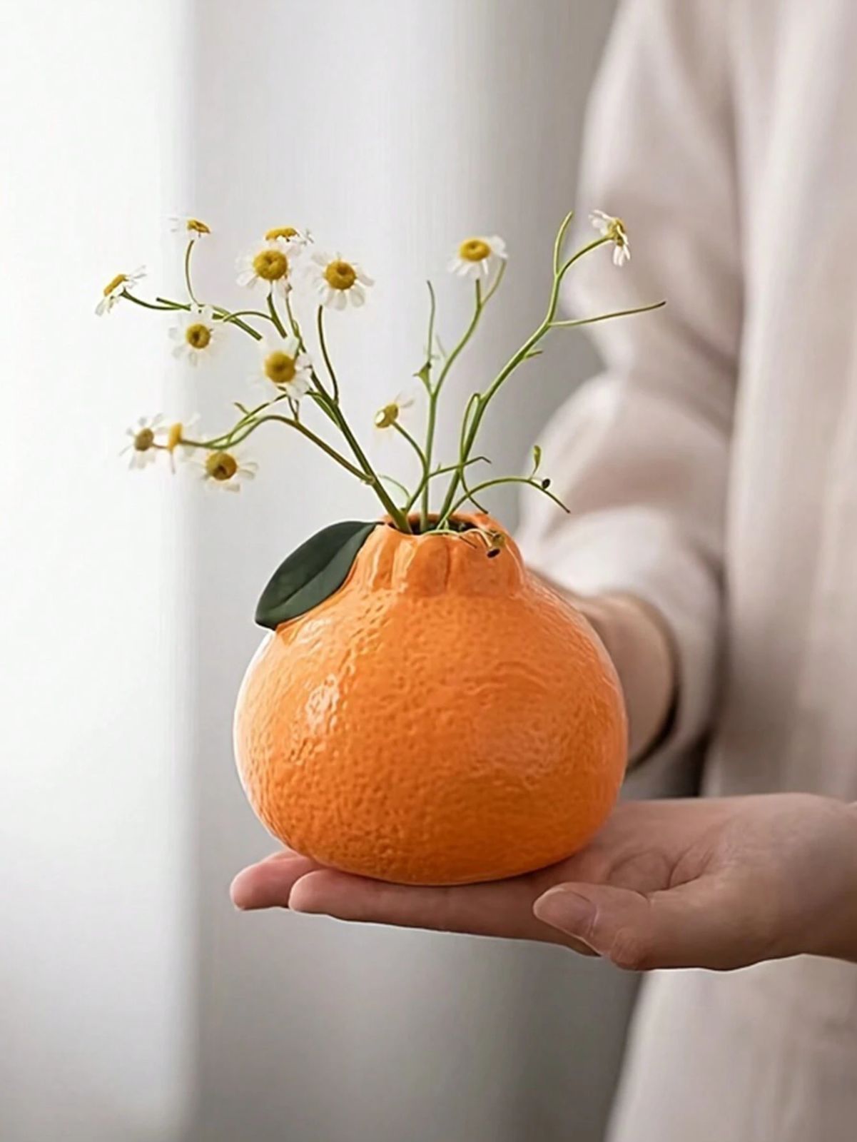 1個 ファッショナブルなオレンジ色の陶器製花瓶、柑橘系の形状