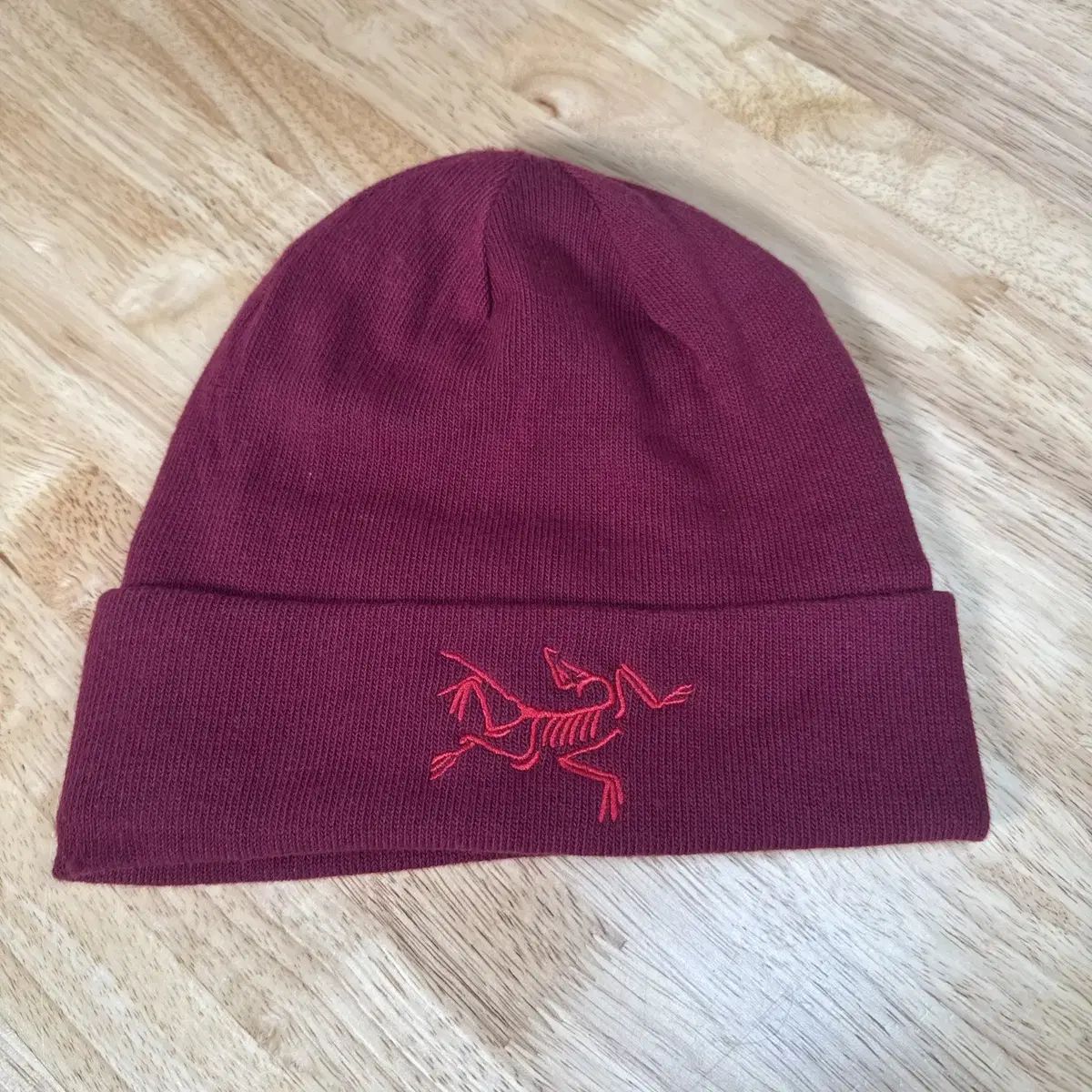 アークテリクス バード ロゴ ニット ビーニー マルーン