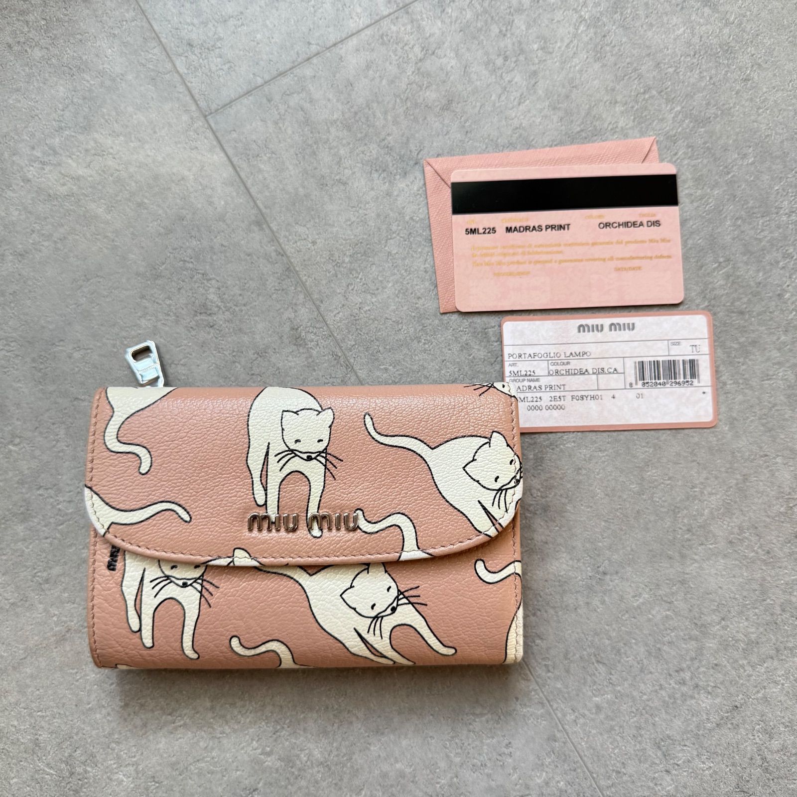 極美品 希少 MIU MIU ミュウミュウ 猫 三つ折り財布 ネコ CAT ピンク L