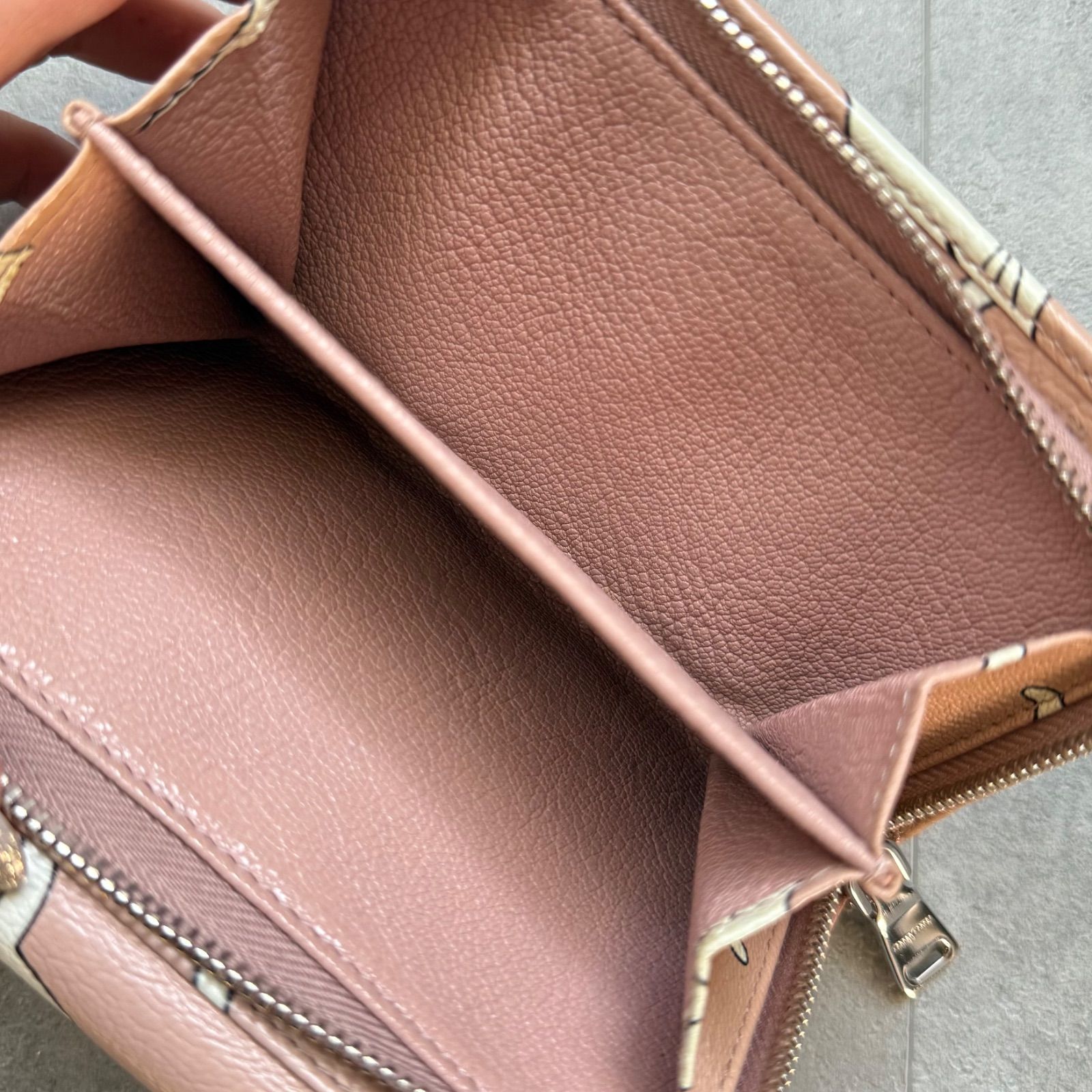 極美品 希少 MIU MIU ミュウミュウ 猫 三つ折り財布 ネコ CAT ピンク L