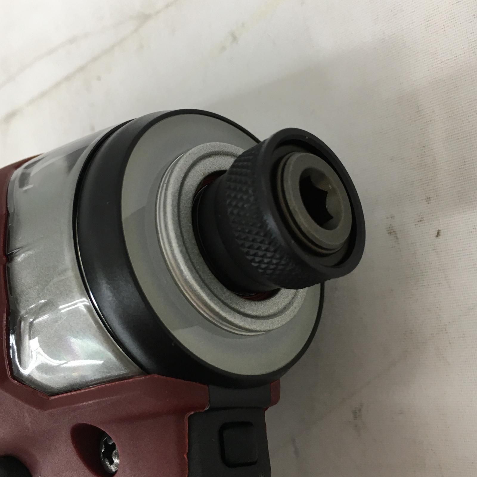 D オーセンティックレッド