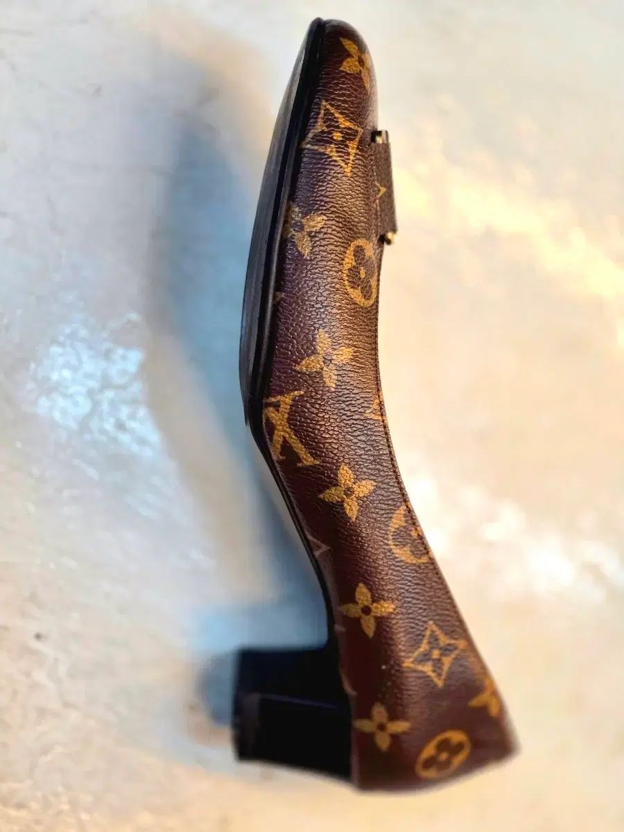 ルイヴィトン モノグラム ロゴ ブラウン パンプス - メルカリ
