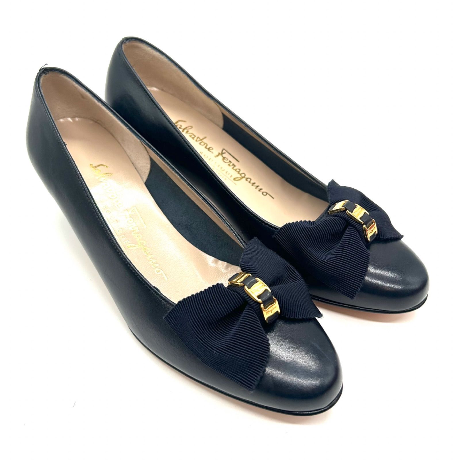 美品 Ferragamo フェラガモ パンプス ヴァラリボン ネイビー 紺 Ferragamo フェラガモ パンプス ヴァラリボン ネイビー 4 1/2