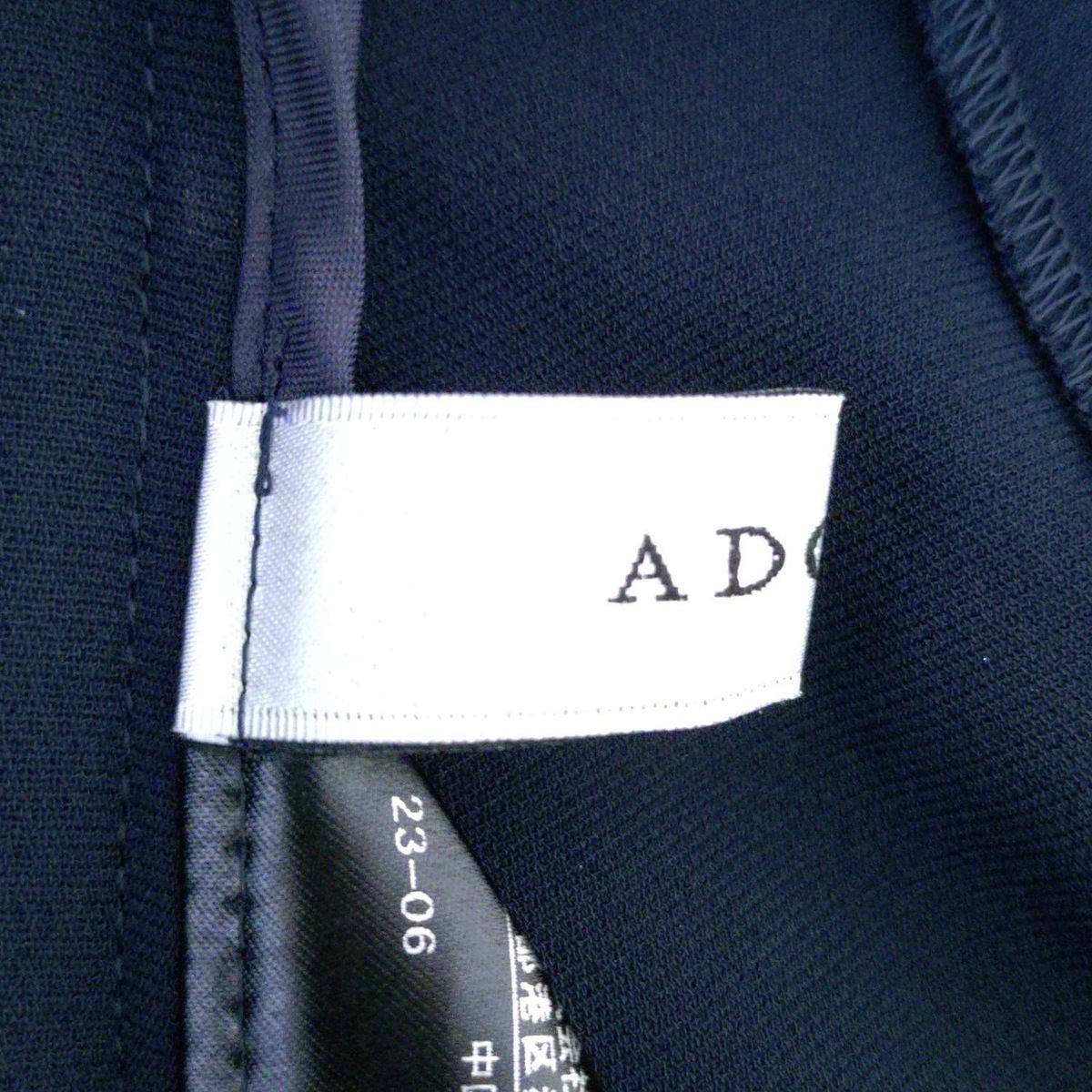  ADORE アドーア レディースパンツセットアップ レディース - ダークネイビー ボウタイ パンツスーツ上下 ビジネススーツ