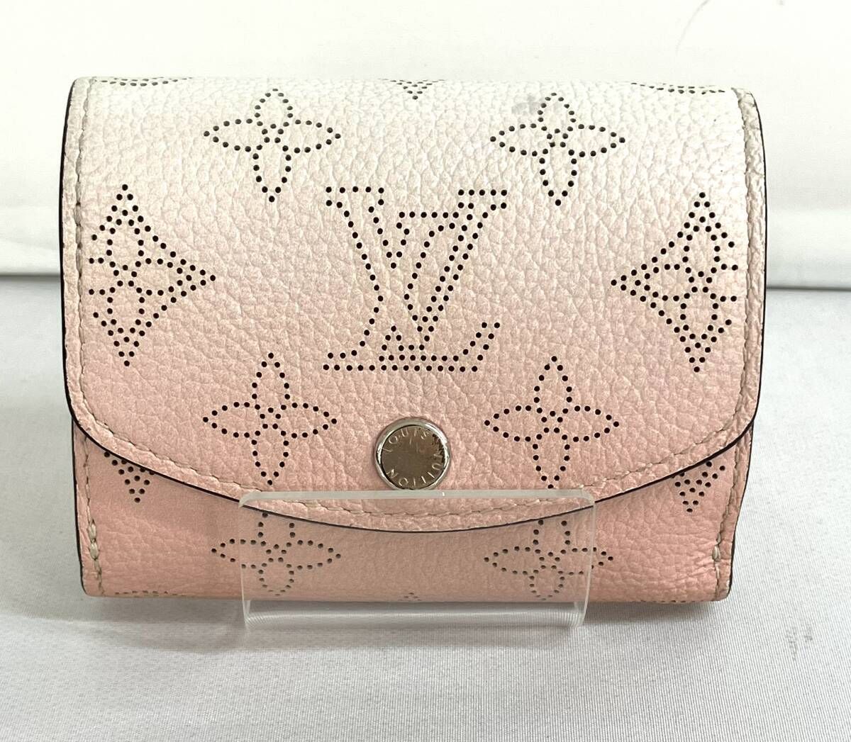 LOUIS VUITTON ルイ ヴィトン モノグラムマヒナ M 80491 ポルトフォイユイリスXS コンパクトウォレット 三つ折り財布 グラデーション