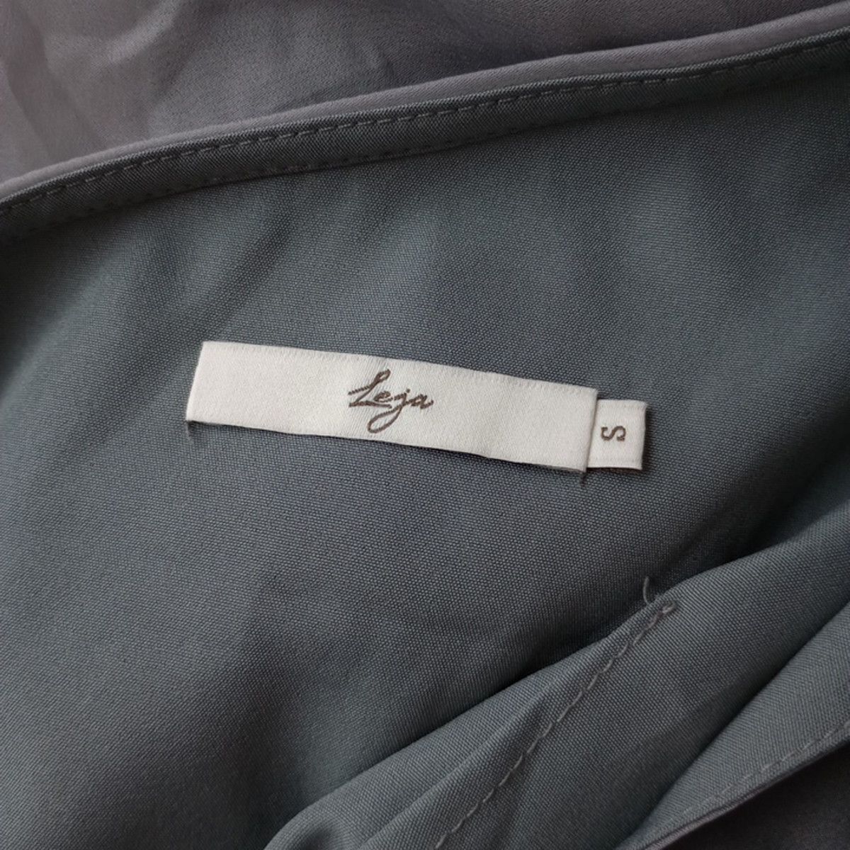 Leja レジャ パールアシンメトリーローズモチーフAラインドレス