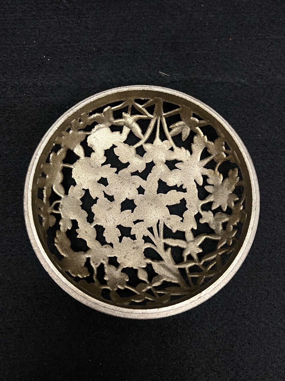 佐野宏采造 / 香炉 】菊花模様香炉 高岡銅器 工芸品 - メルカリ