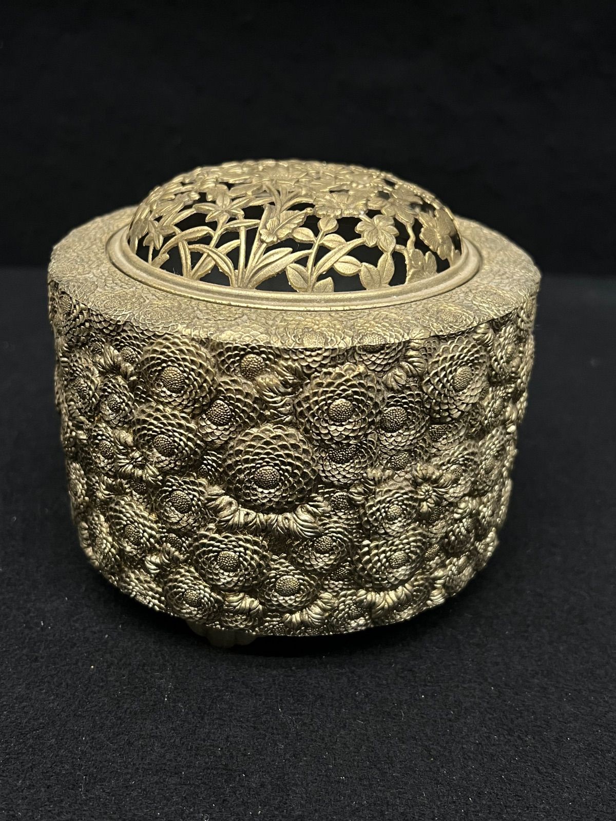 佐野宏采造 / 香炉 】菊花模様香炉 高岡銅器 工芸品 - メルカリ