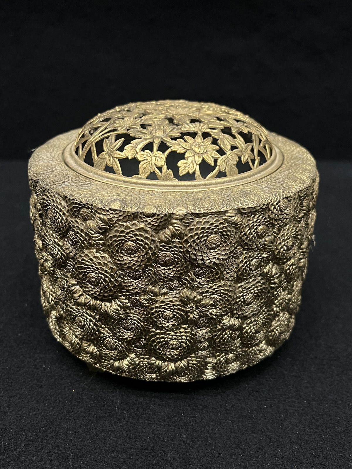 ★【商品名】★佐野宏采造　菊花模様香炉高岡銅器★美品★ 佐野宏采造 / 香炉 】菊花模様香炉 高岡銅器 工芸品 - メルカリ