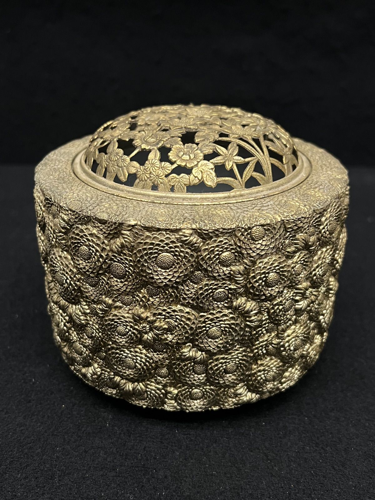 佐野宏采造 / 香炉 】菊花模様香炉 高岡銅器 工芸品 - メルカリ