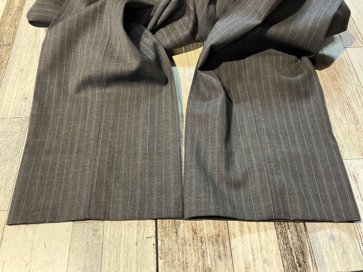 ダークグレー ストライプ ビジネススーツ 上下セット(バーバリー） BURBERRY バーバリー スーツ セットアップ グレー系ストライプ柄