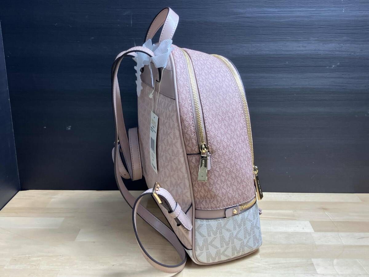 リアジップバックパックミディアム