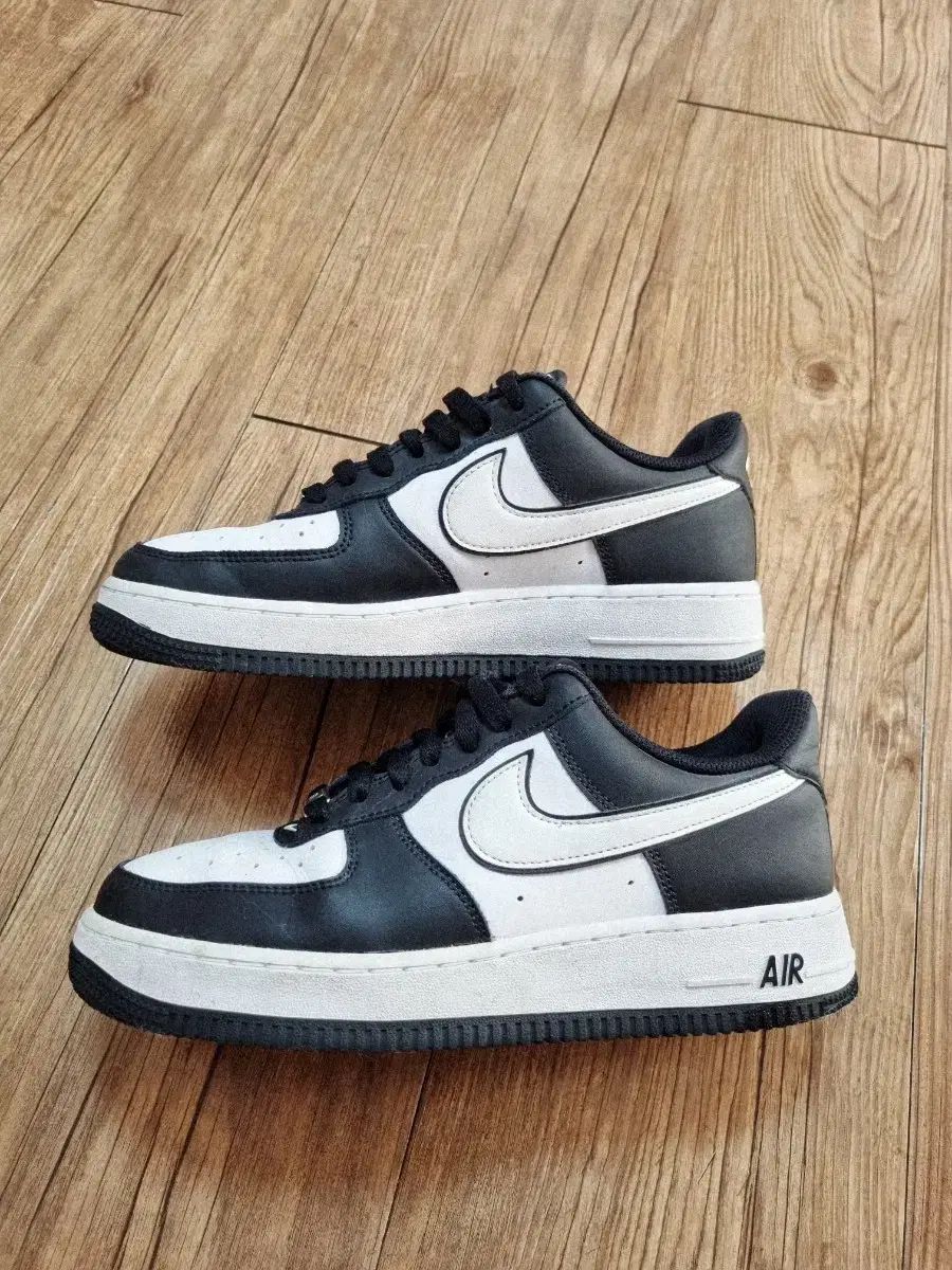 ナイキ エアフォース1 ロー エアジョーダン1 250