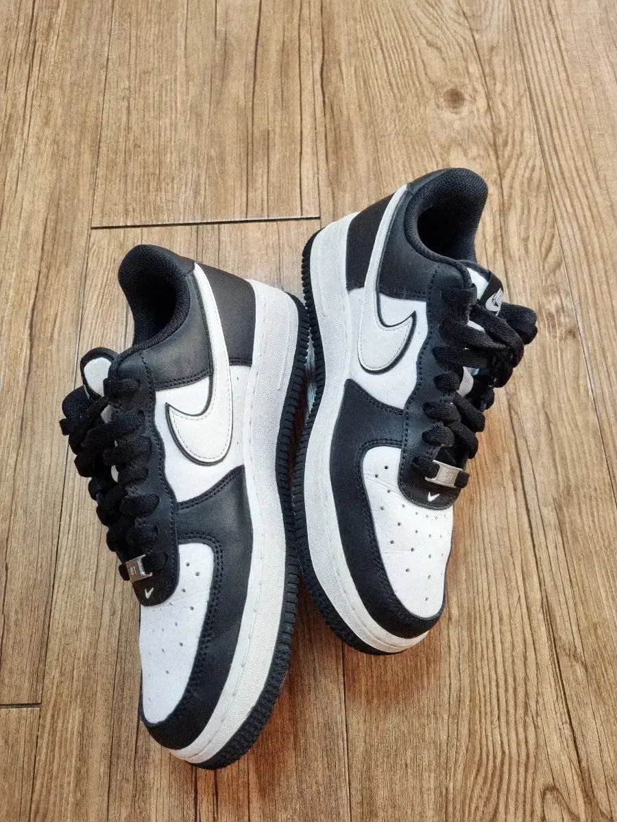 ナイキ エアフォース1 ロー エアジョーダン1 250