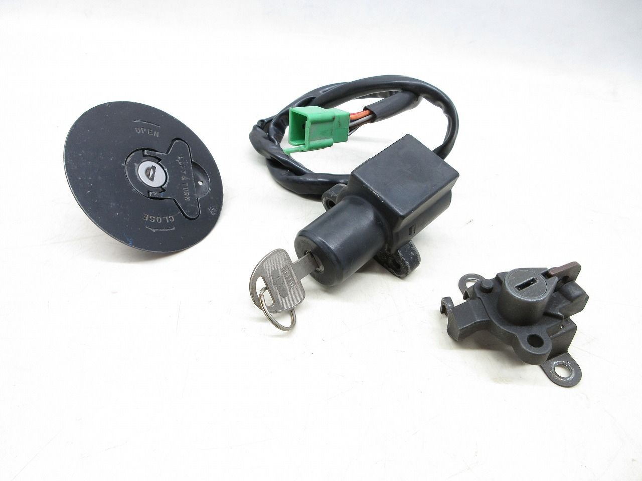 GSX-R 400 メインキー|タンクキャップ|シートロック バイク部品 -10