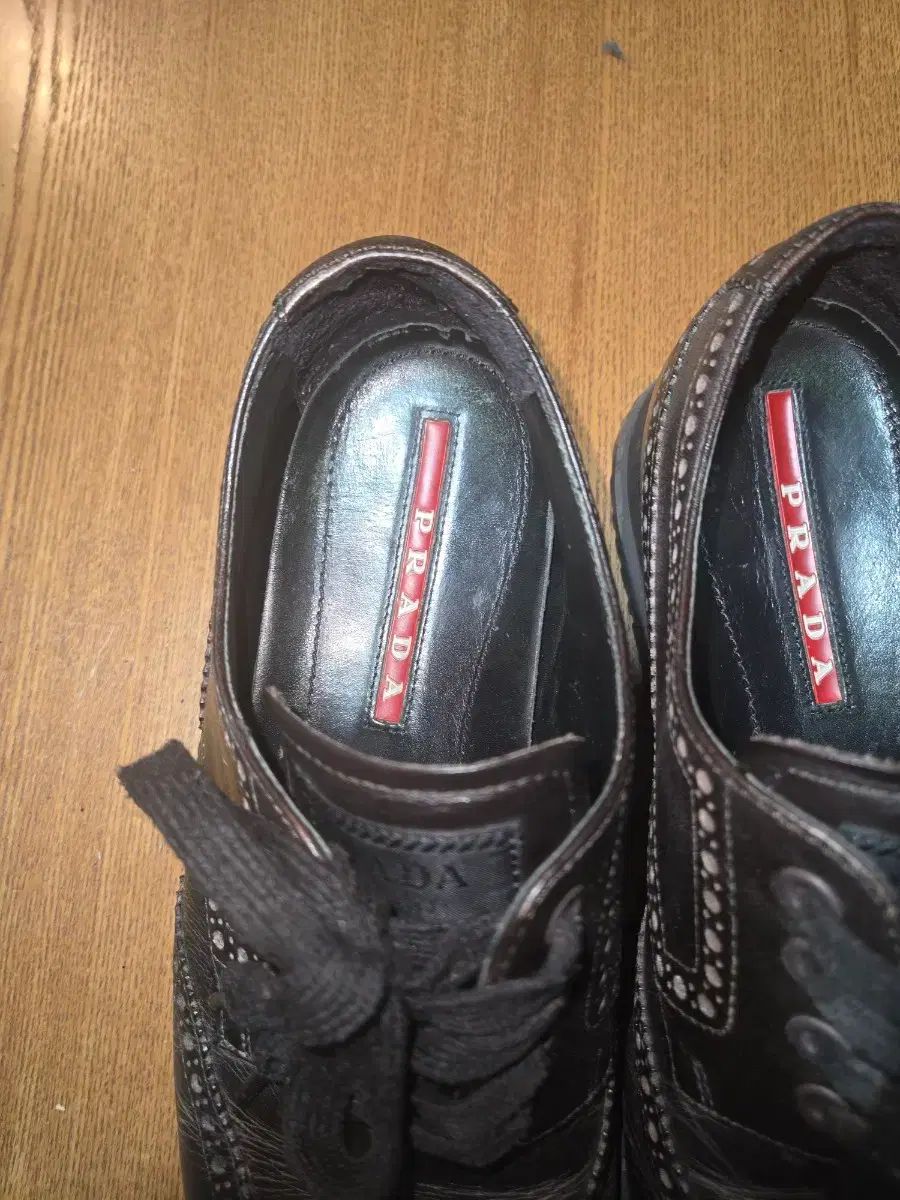 PRADA ブラック ウイングチップ シューズ 260