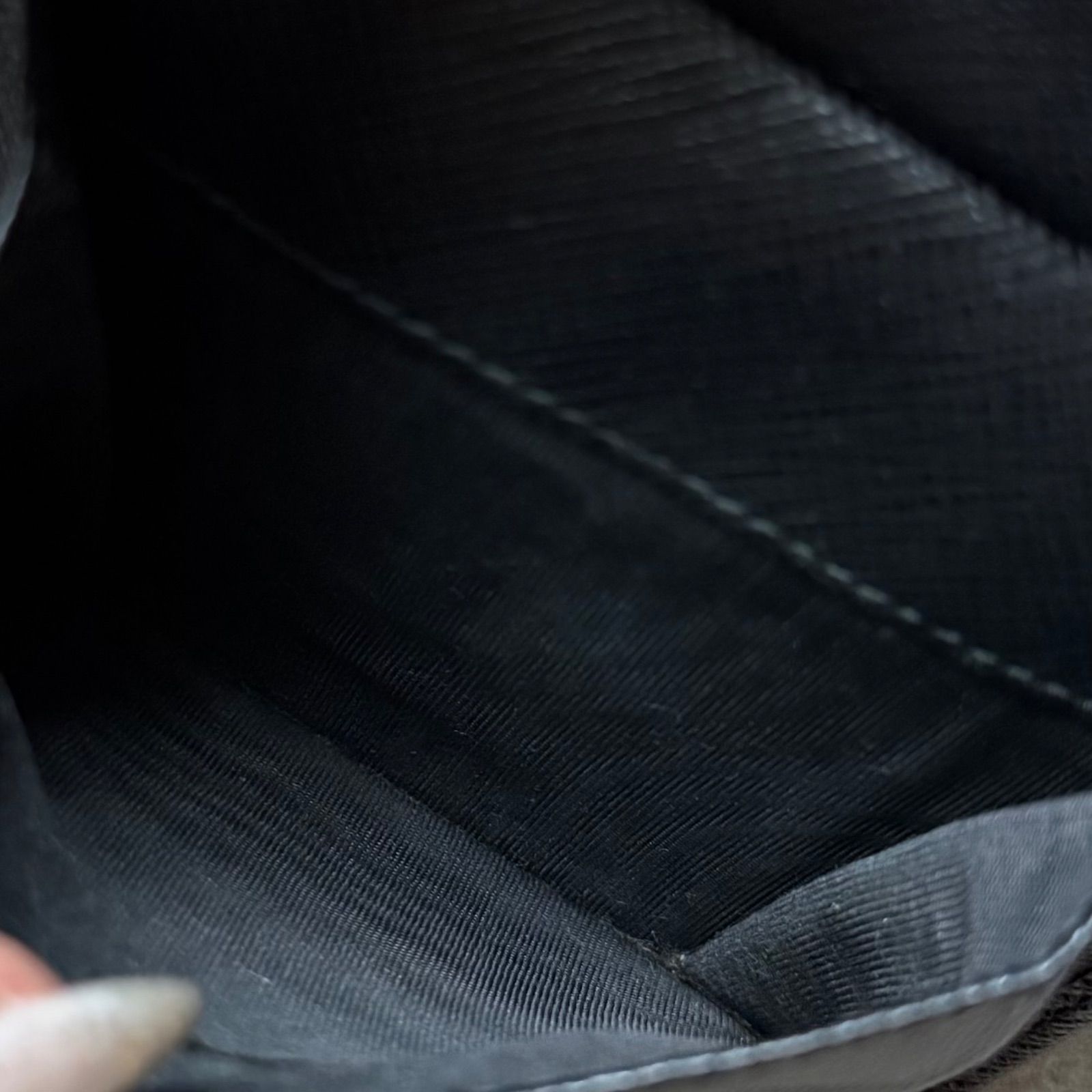 トライアングルロゴ サフィアーノレザー