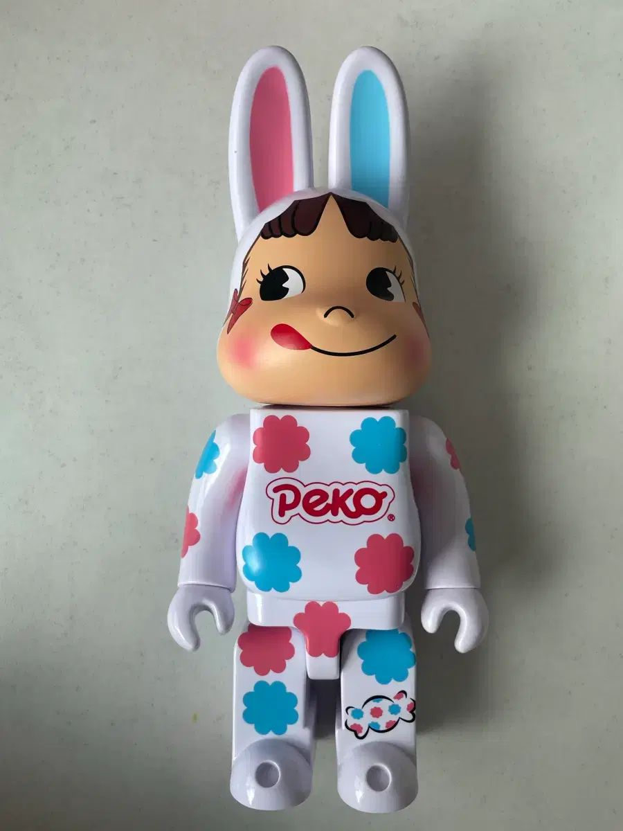 BE@RBRICK(ベアブリック) うさぎ ペコちゃん 400% - メルカリ