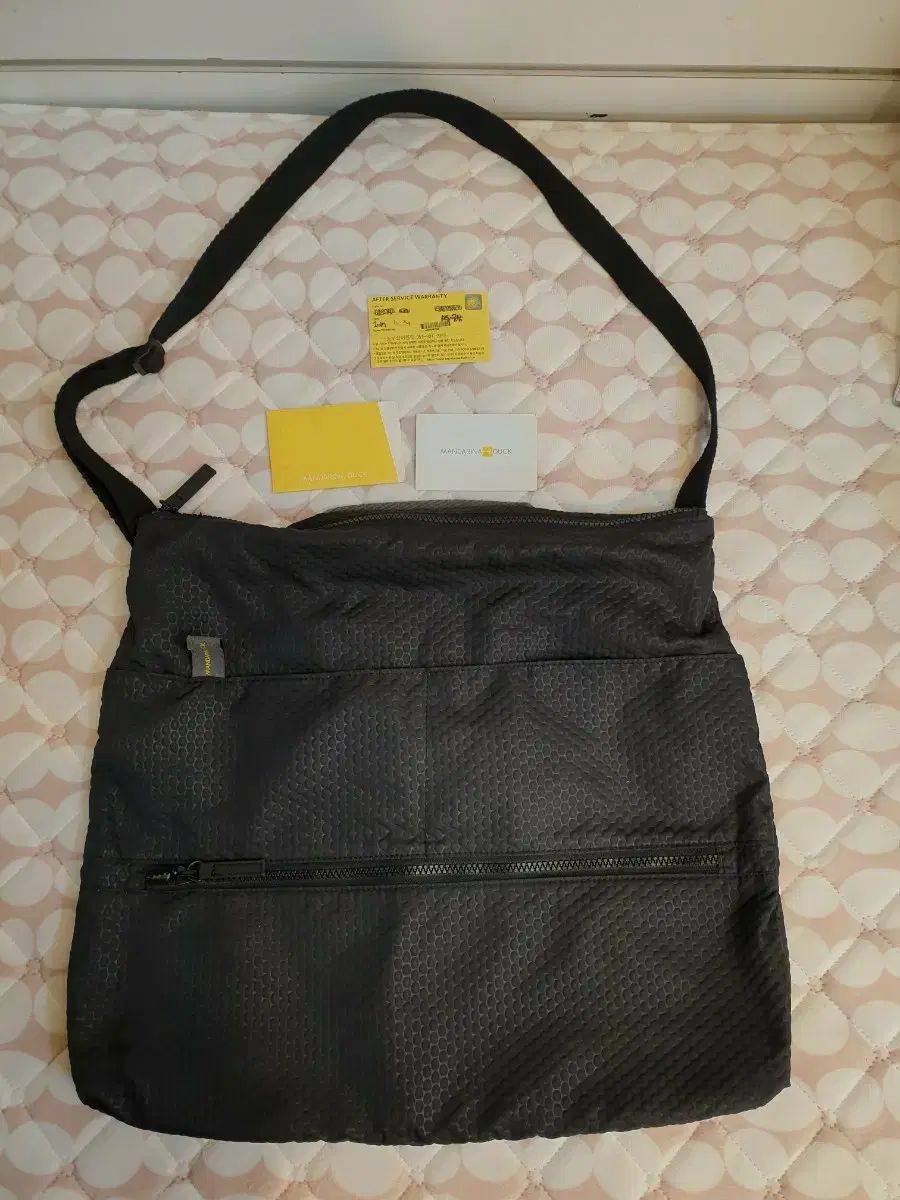 マンダリナダック ブラック クロスバック