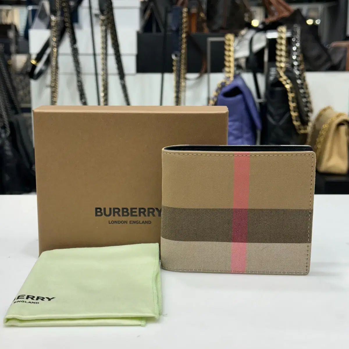 バーバリー レグ CC 二つ折り財布 トープ ブラウン 8084562