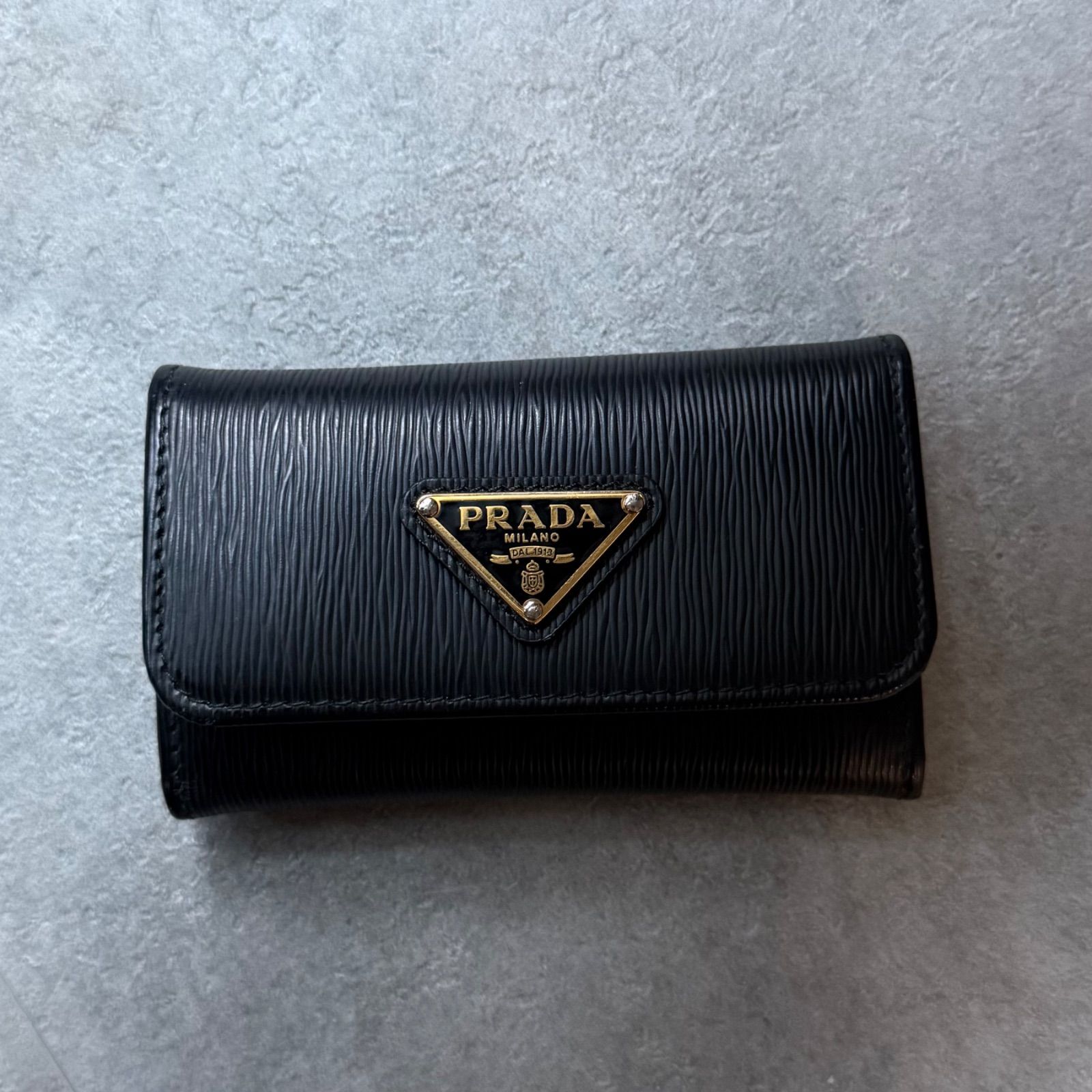 美品 PRADA プラダ キーケース 三角ロゴ トライアングル ヴィッテロ