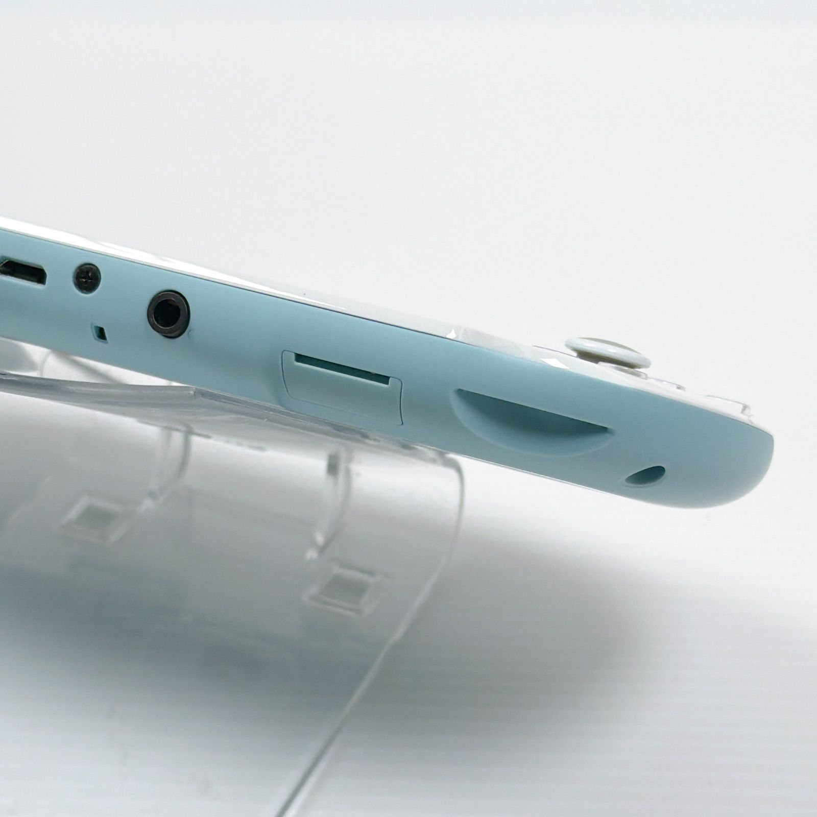 ライトブルーホワイト