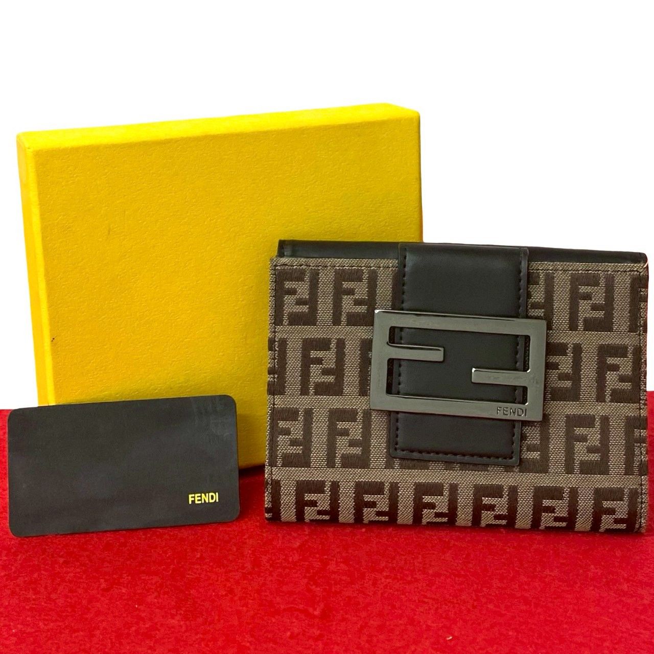 ほぼ未使用 箱付 FENDI フェンディ ズッキーノ FF ロゴ 柄 金具 レザー