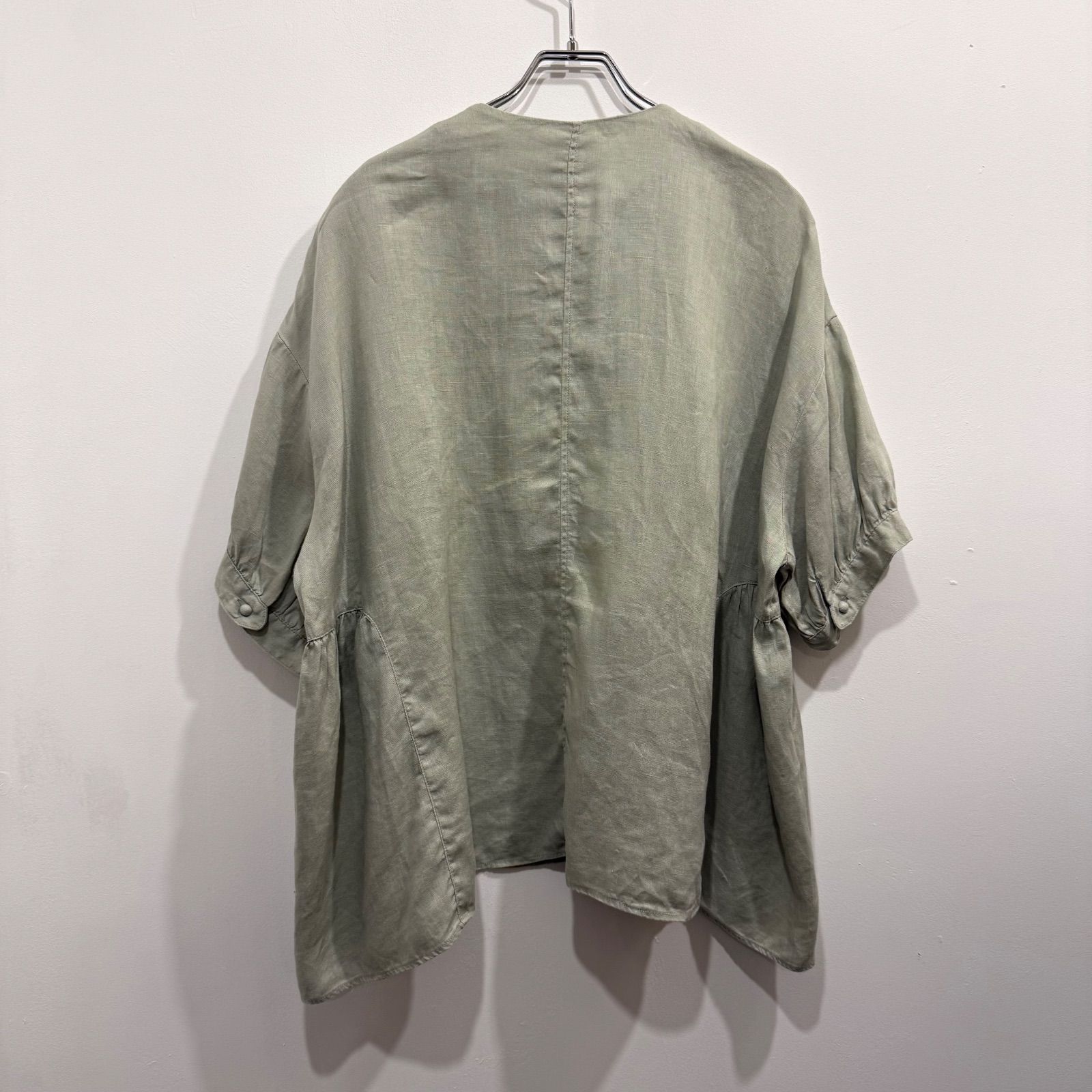 オオカミとフクロウ オオカミと窓辺の小さな灯り リネン 五分丈 シャツ ブラウス ギャザー くるみボタン み