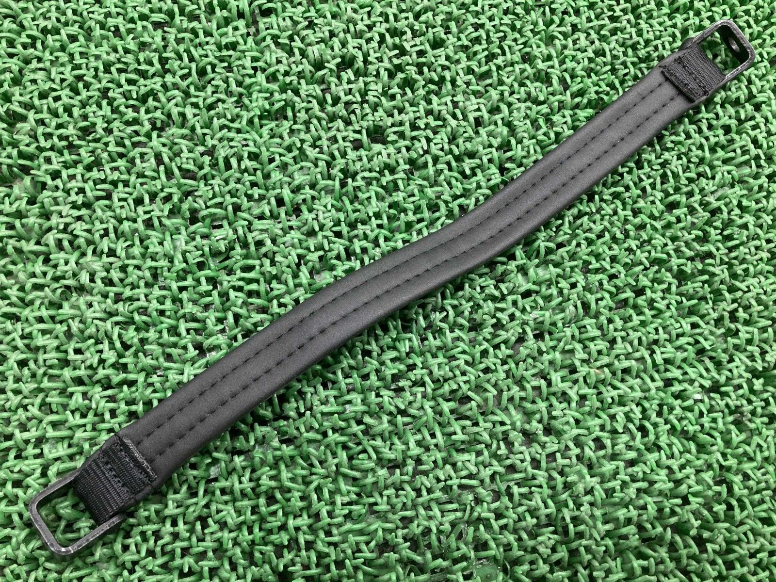 パニガーレV 4 シートバンド ドゥカティ バイク 部品 ベルト全長335 mm タンデムベルト 破れ無し Re