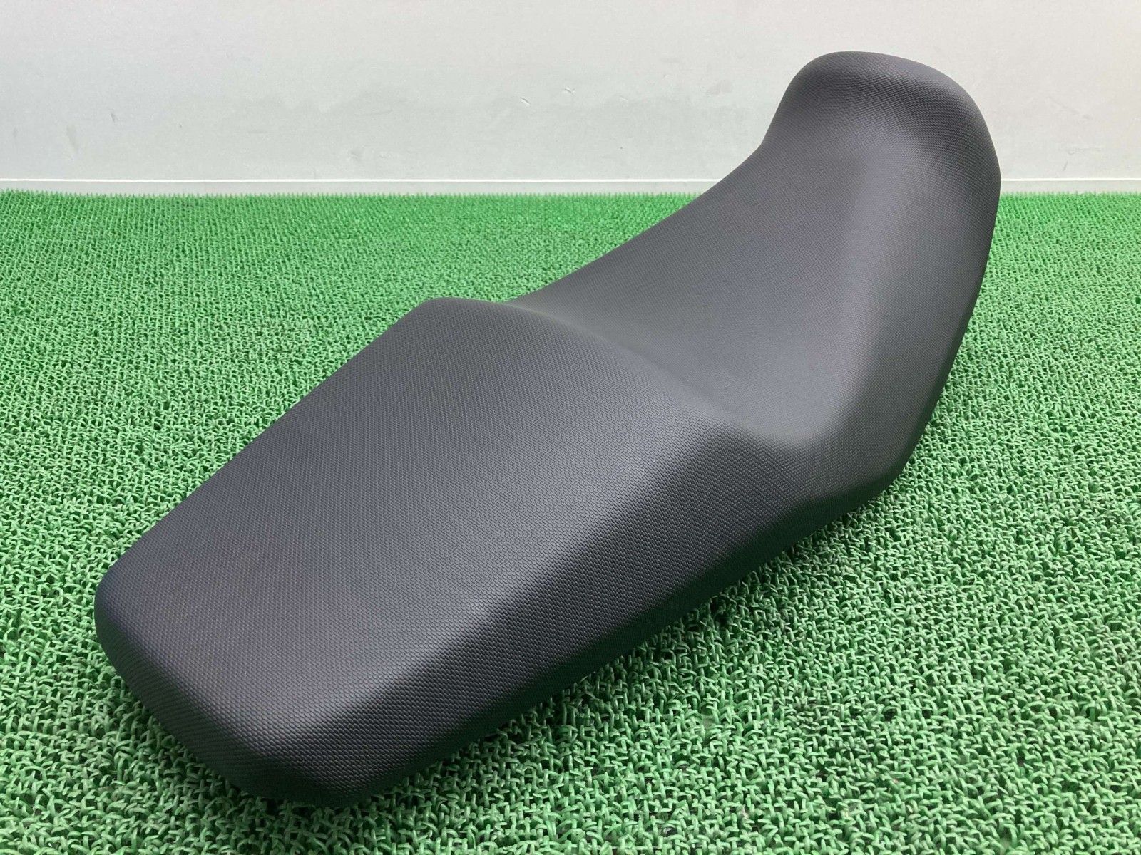 Vストローム250 シート 21K0 LC6DS11AZ01105*** スズキ 純正 2019年式外し DS11A 極上品 ハイクオリティ 破れ無し 【中古】 75 Vストローム250 シート 21K スズキ 純正 中古 バイク 部品 DS11A