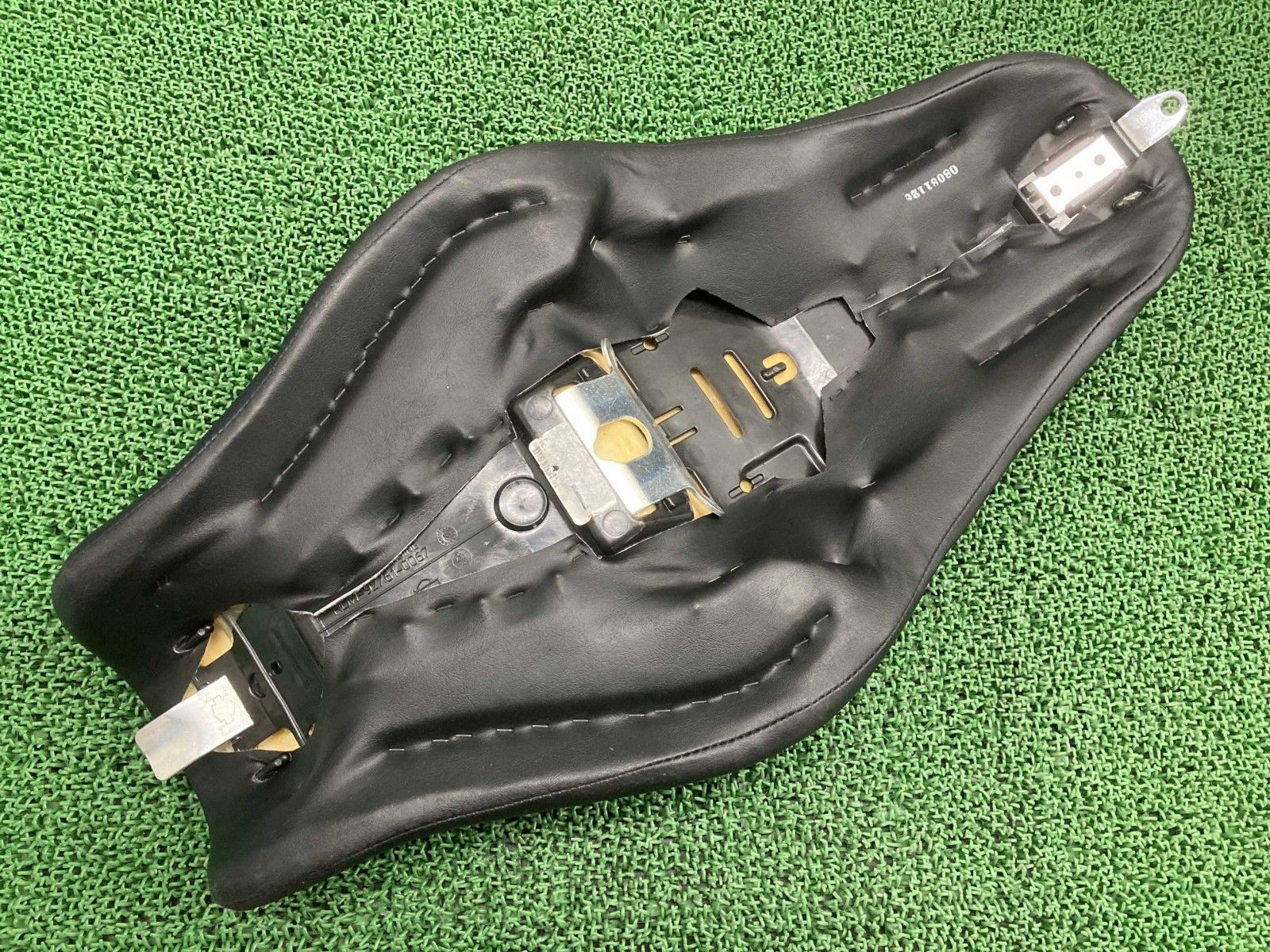 XL1200C シート ハーレー 純正 中古 バイク 部品 スポーツスター 07年