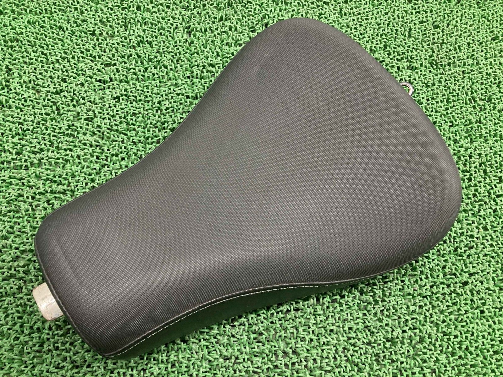 XL1200V シート ハーレー 純正 中古 バイク 部品 セブンティーツー