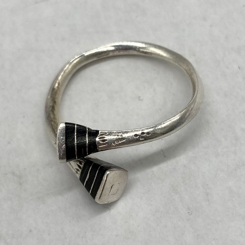 トゥアレグシルバーリング 01指輪 インディアンジュエリー風 幾何学模様 オープンタイプ サイズ調整可 メンズ 17号 シルバー ブラック 服飾 B 14934