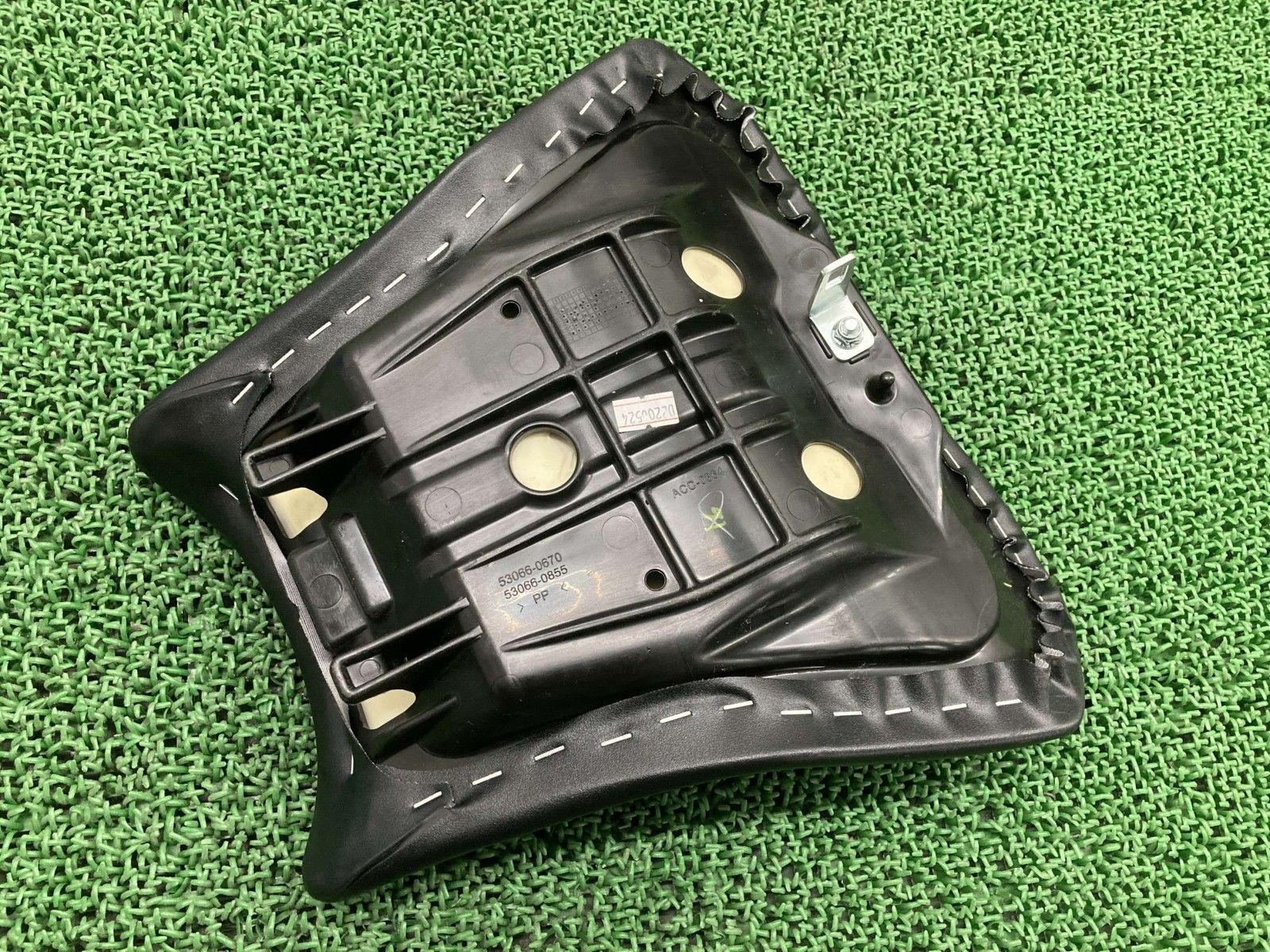 ZX-25R フロントシート 53066-0670 カワサキ 純正 中古 バイク 部品