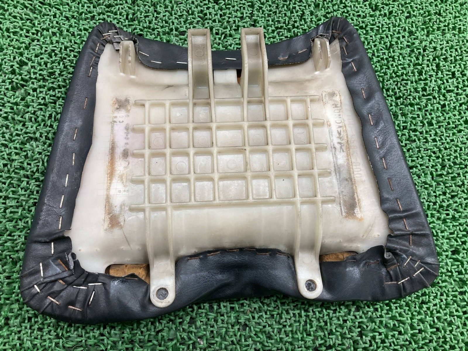RVF400 フロントシート MR8 ホンダ 純正 中古 バイク 部品 NC35 メイン