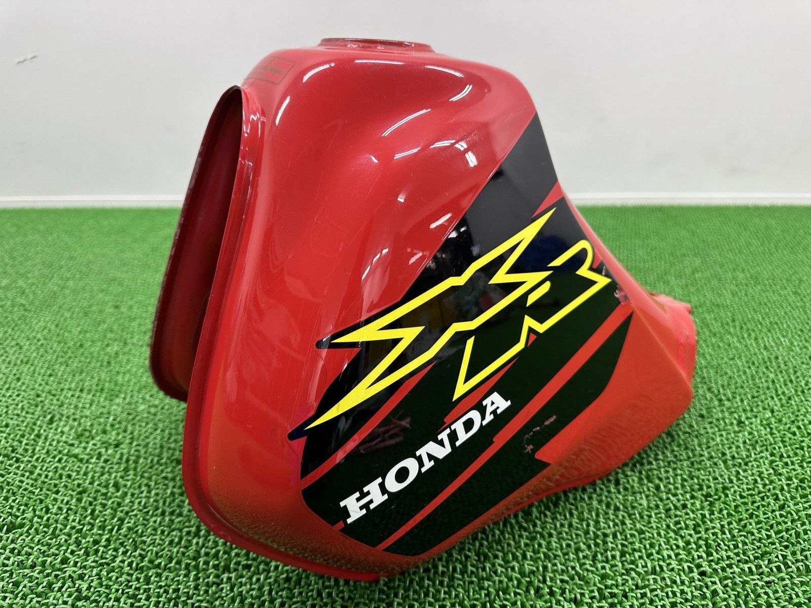 XR 250 タンク 赤 ホンダ MD 30 ノーマルガソリンタンク フューエルタンク 燃料タンク 修復素材やペイント素材に Mf