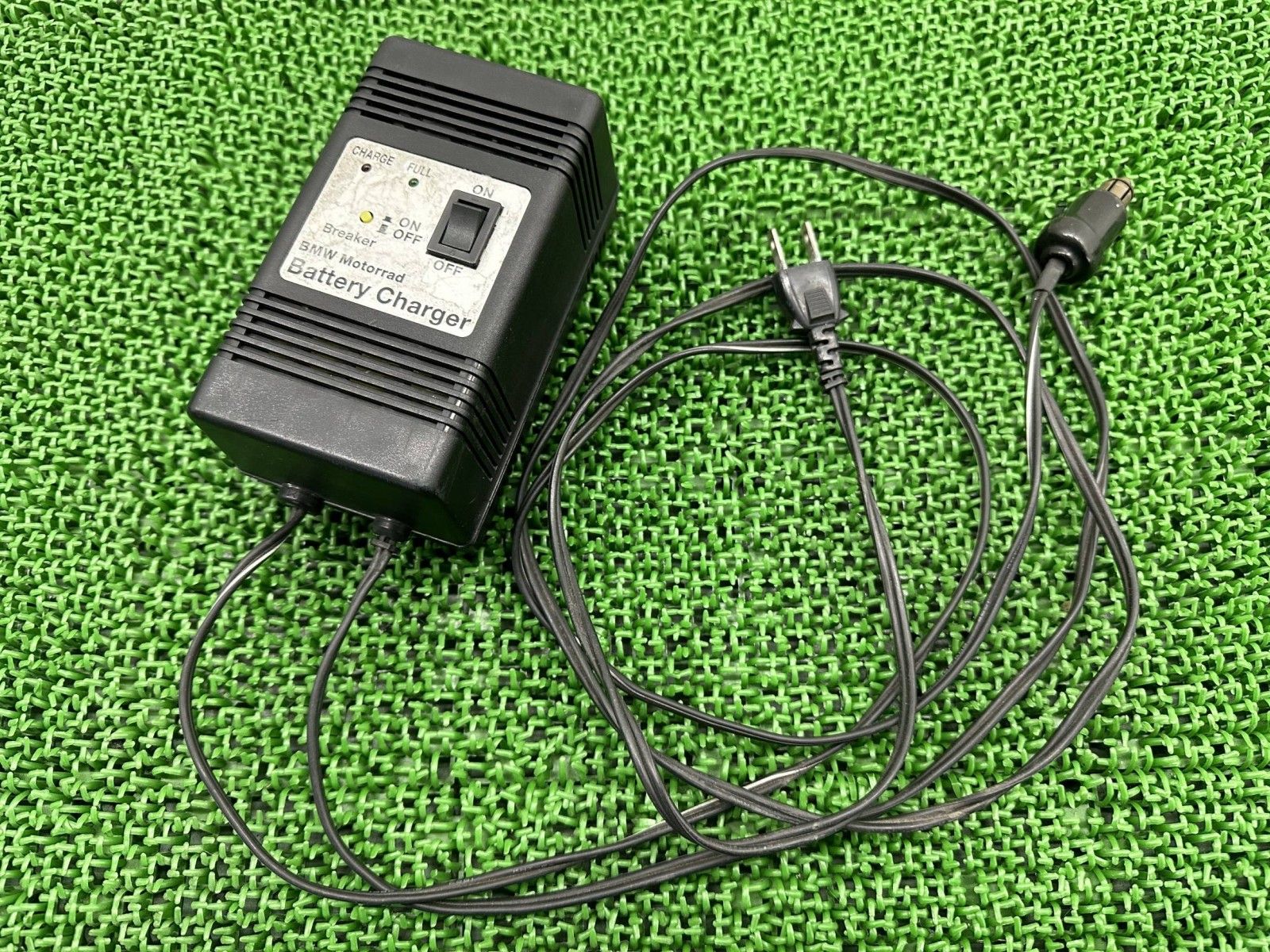 バッテリーチャージャー 9801 0438 800 BMW 充電器 AC 100 V DC 12 1 A モトラッド 機能的問題なし gF