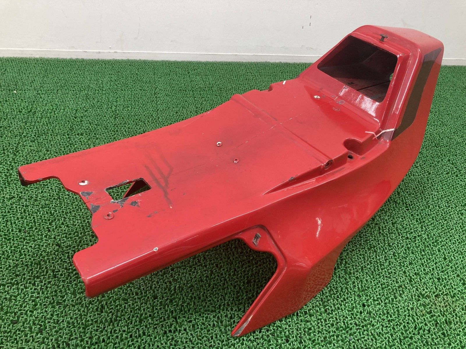 900 MHR テールカウル 赤 ドゥカティ Ducati MikeHailwoodReplica マイクヘイルウッド シートカウル 修復素材に Ay