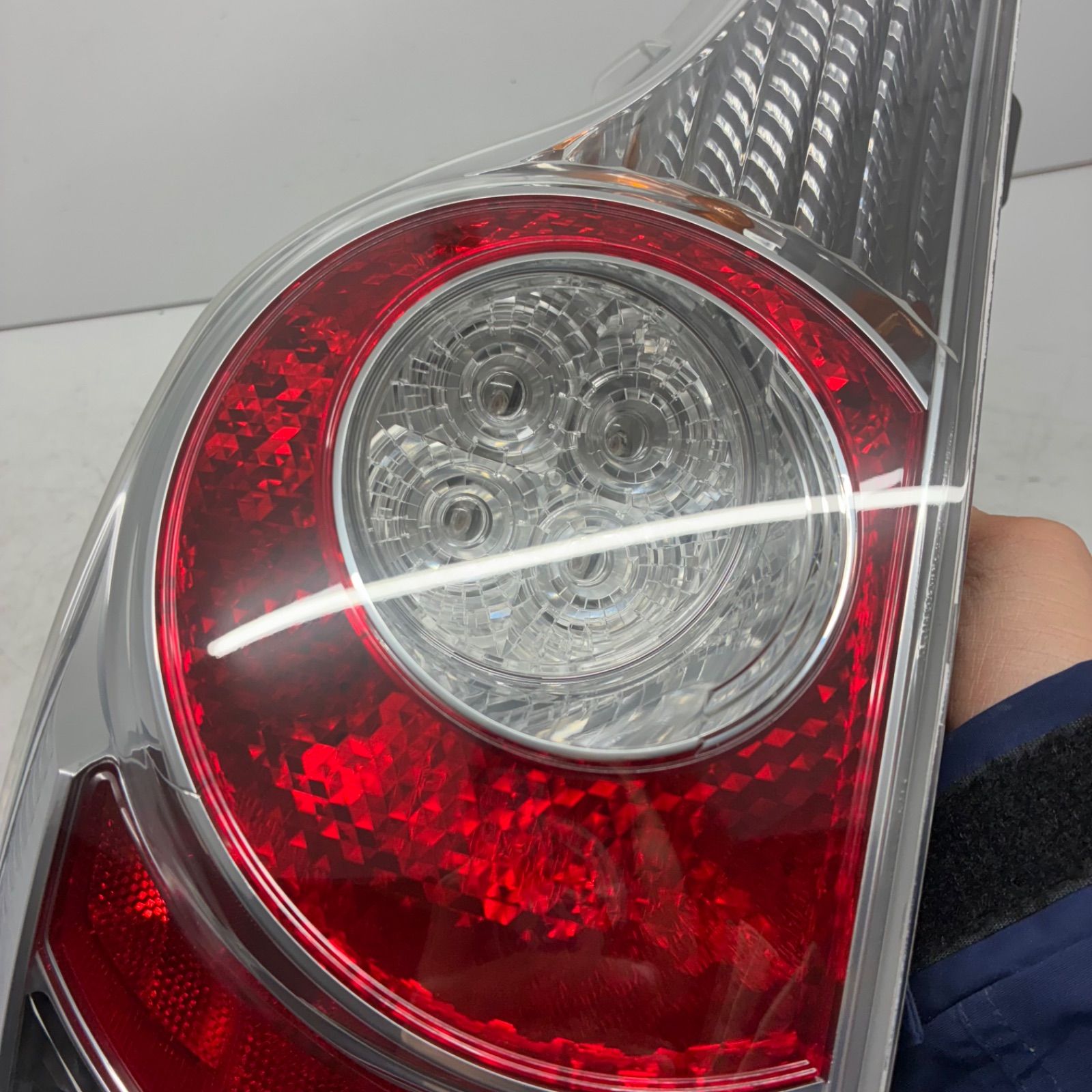 美品【コーティング済】トヨタ NHP10 アクア AQUA テールライト ランプ