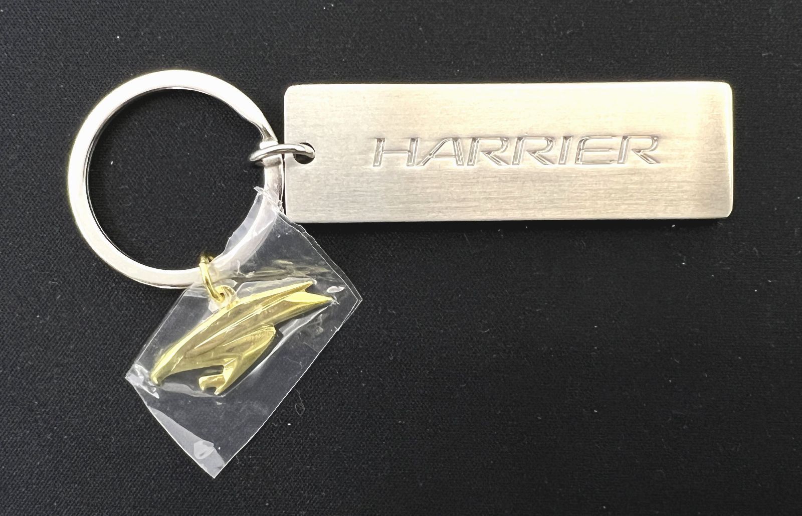 盛岡69-0016】TOYOTA HARRIER ハリアー メタル製 キーホルダー 非売品