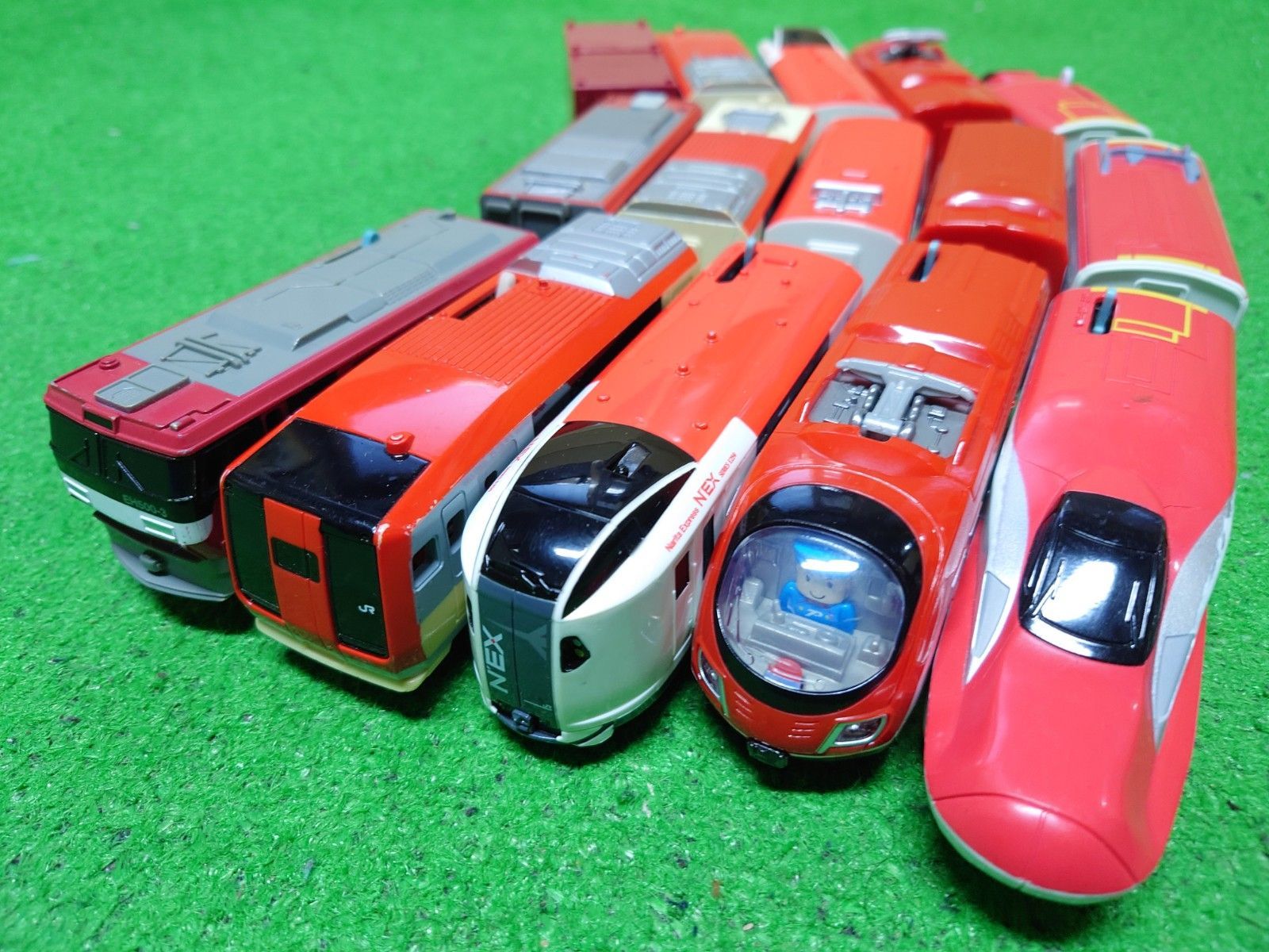 新作登場，低価 プラレール　赤好きにおすすめ！　赤車両まとめ５品セット！ プラレール
